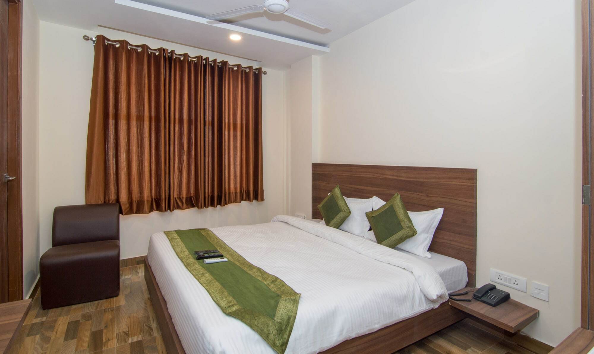 Hotel Treebo Trend Bipin International Lucknow Exterior foto