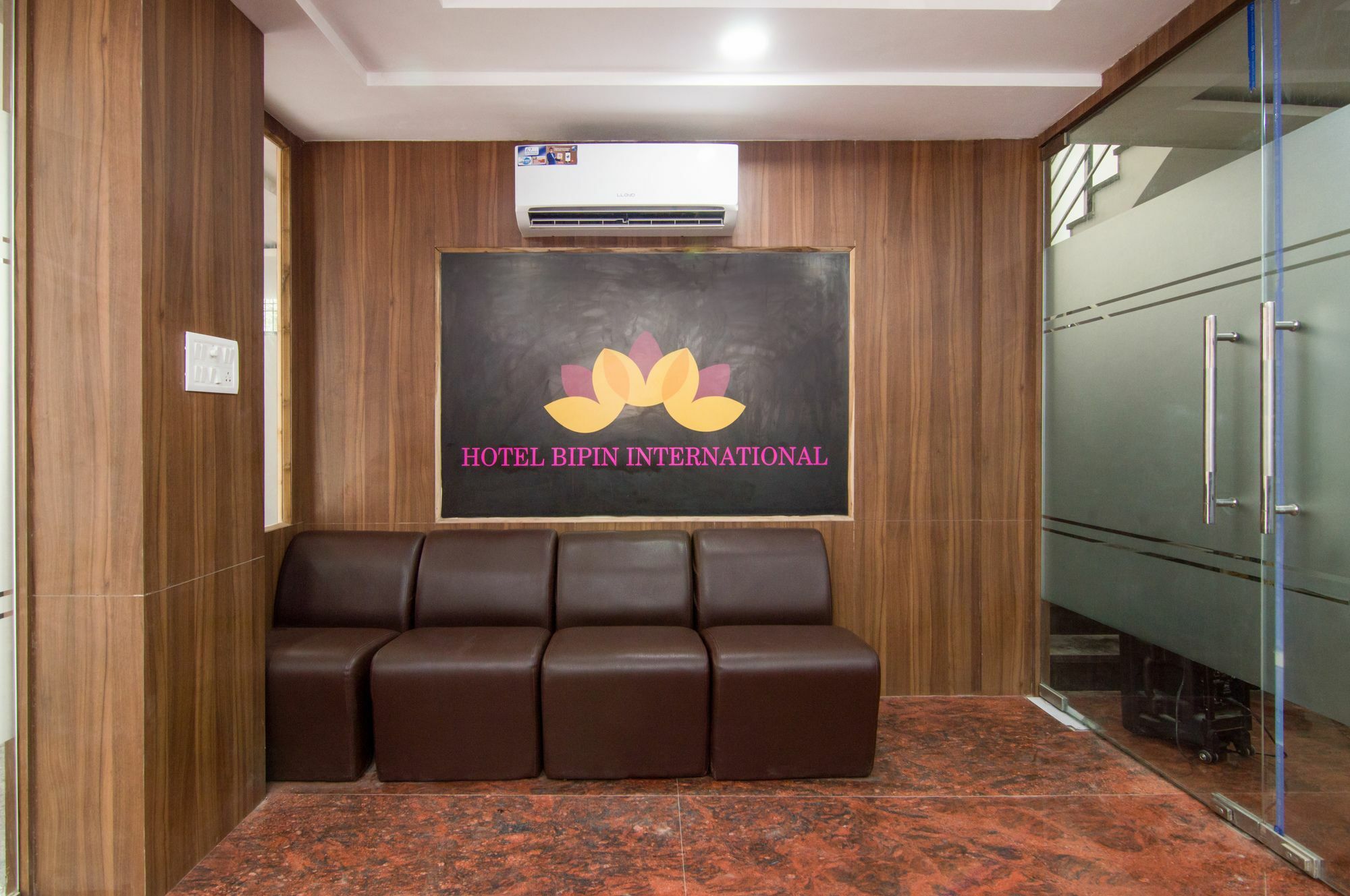 Hotel Treebo Trend Bipin International Lucknow Exterior foto